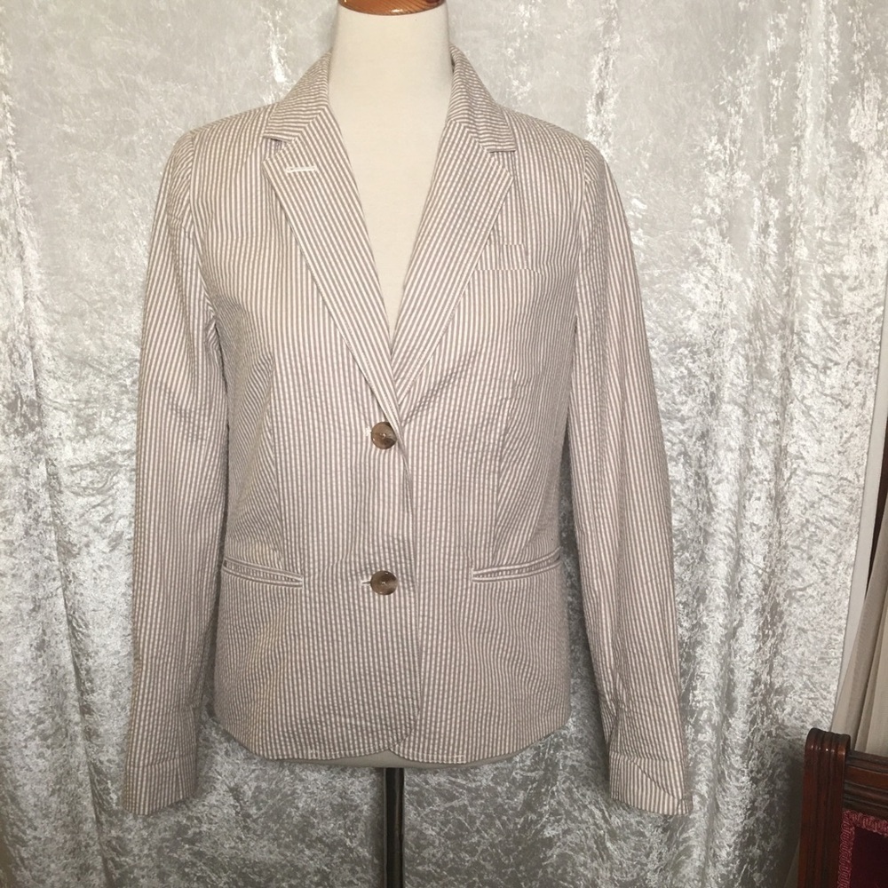 Gap Cotton Seersucker Blazer in tan and white stripes and Brown buttons Size 10